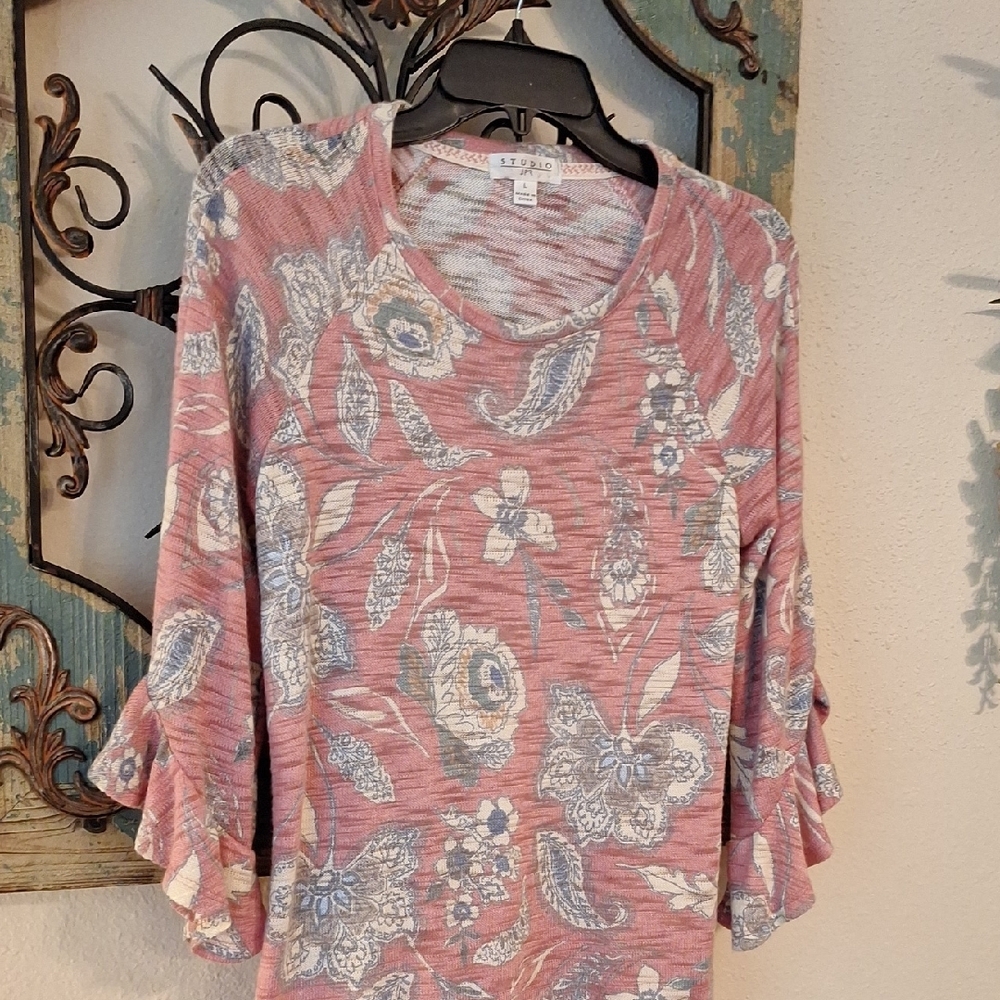 Elegant Floral Women's Sweater Blouse. Size LARGE